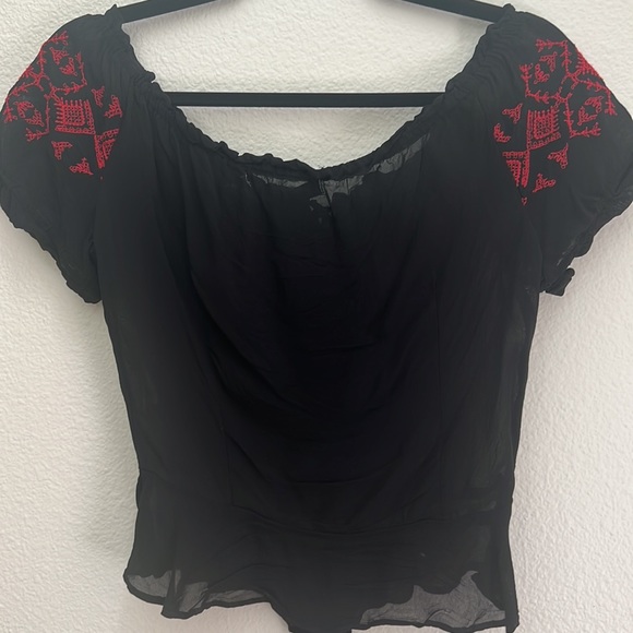 Super cute and flattering see through blouse - Picture 5 of 6